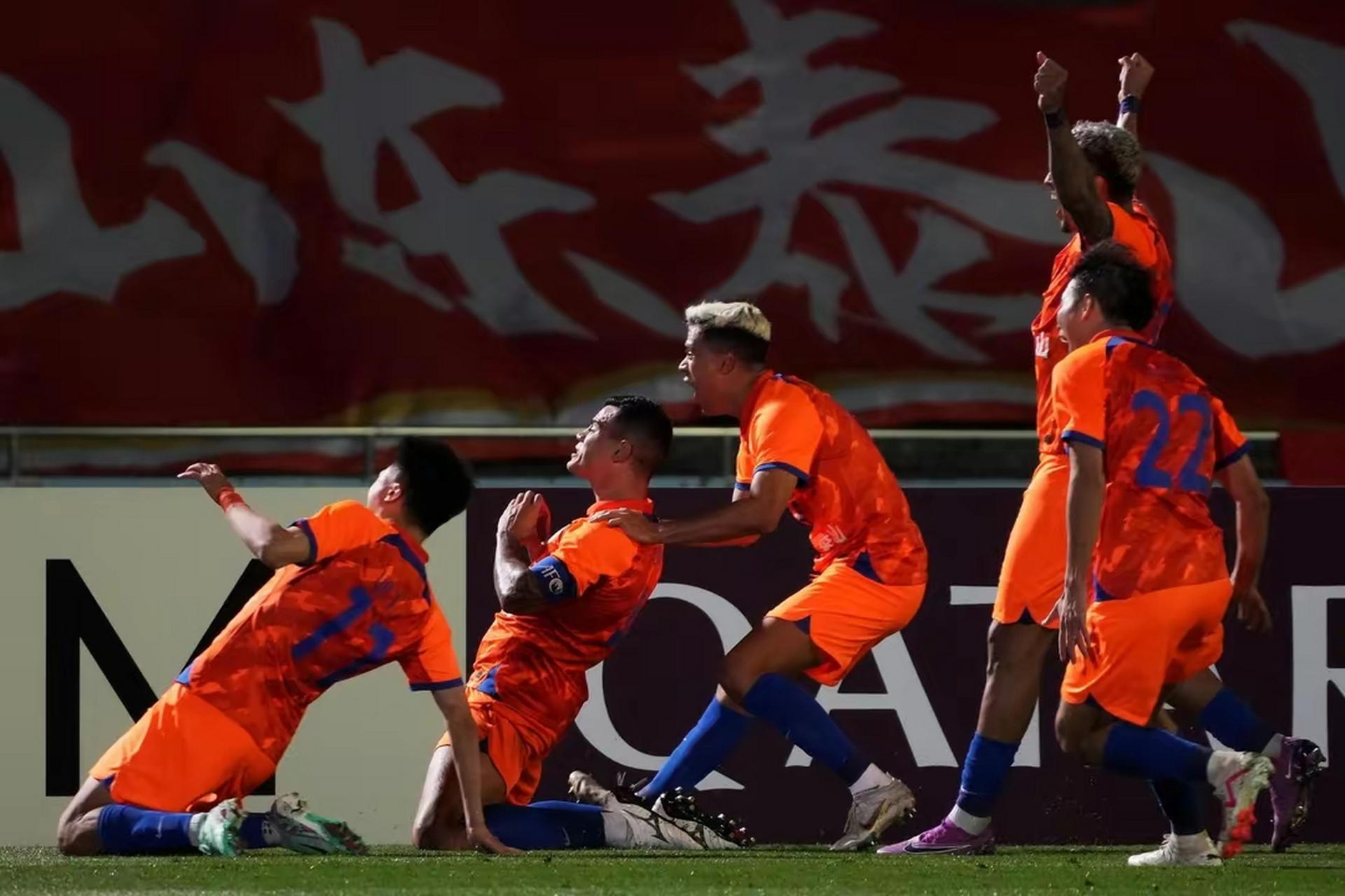 高登棋牌-山东鲁能成功战胜对手，提升排名